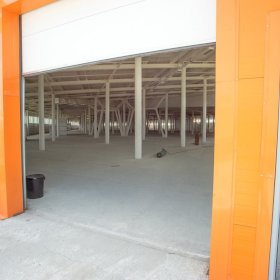 Торгово-складское помещение с офисом, 900 м²