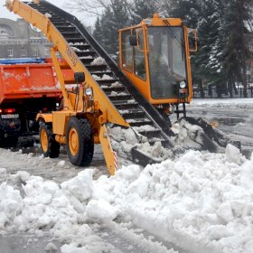 Уборка снега с автомобильных дорог