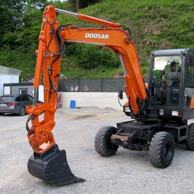 Колесный экскаватор Doosan DX55W