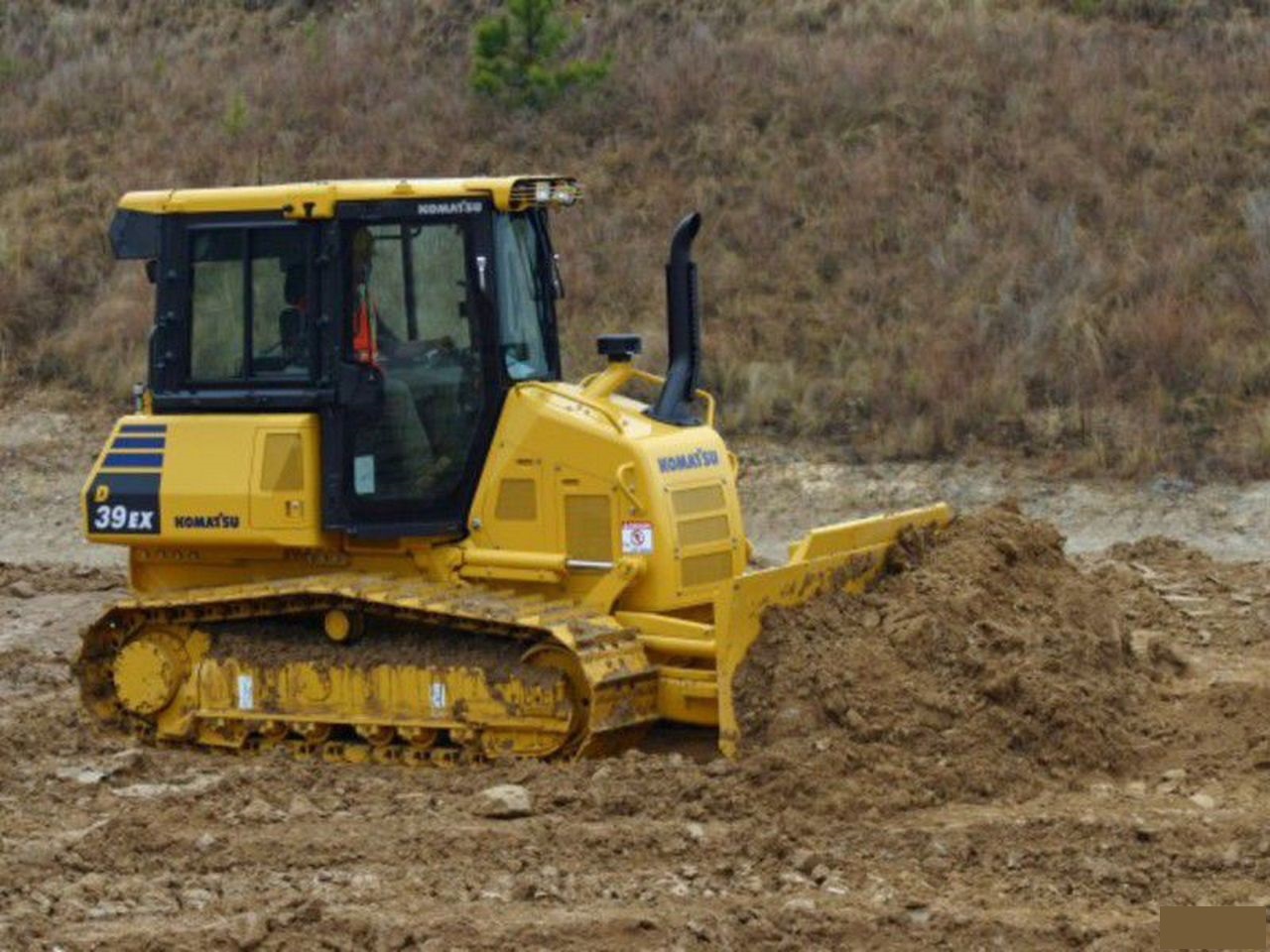 Бульдозер комацу. Komatsu d39ex-22. Бульдозер Komatsu d37ex. Бульдозер d39ex-22. Бульдозер Komatsu d37ex-22.