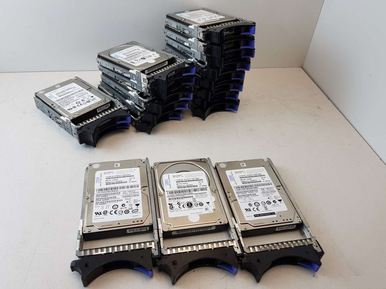 SAS диски. Внешний корпус SAS для дисков. IBM 3588-f8c. Ibm c