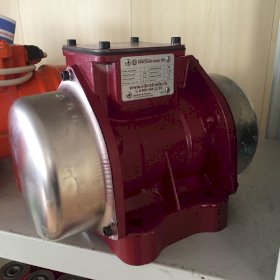 Вибродвигатель Красный маяк 99 220/380 В
