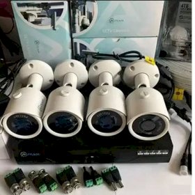 Видеонаблюдение из 4 камер на гарантии с монитором