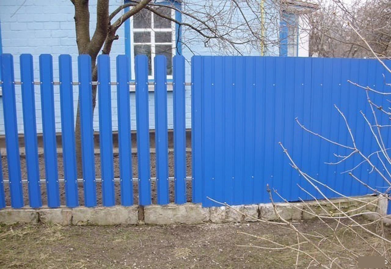 забор из металлопрофиля штакетник фото
