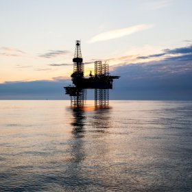 Полог ПВХ для укрытия нефтяной скважины